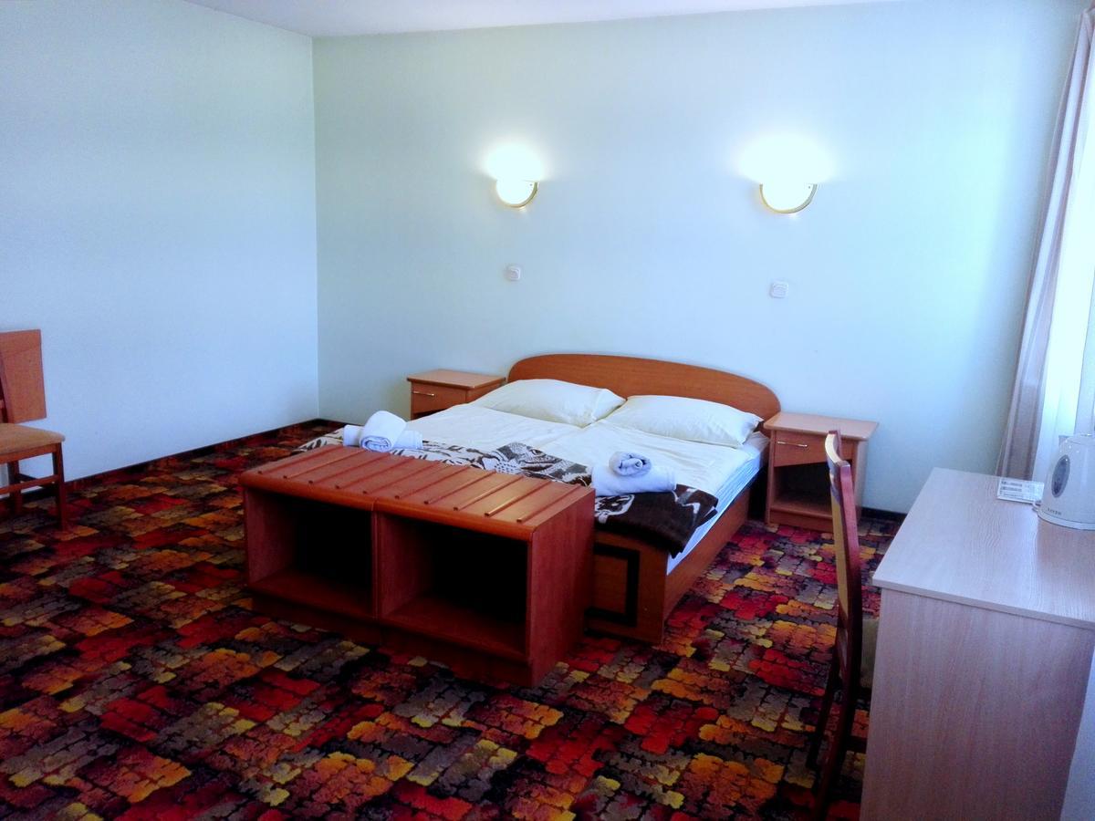 Bristol Economy Bed & Breakfast Bytom Exterior photo