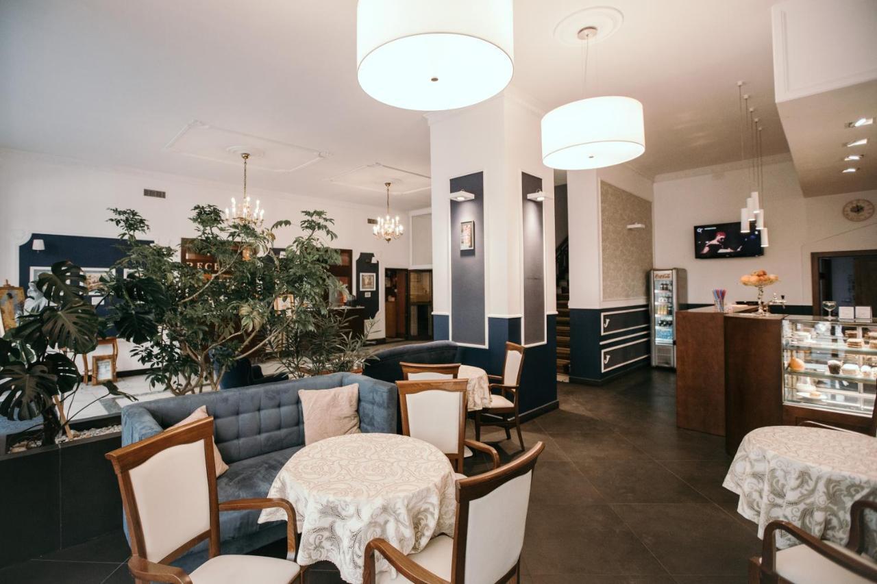 Bristol Economy Bed & Breakfast Bytom Exterior photo